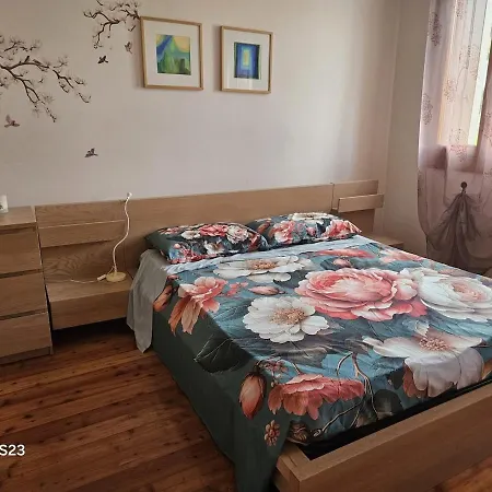 Apartmán With Three Double Bedrooms *